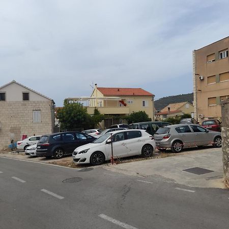 Apartment Filomena In The Center Komiža Exterior foto